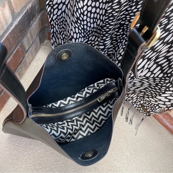 Co-Lab Black Leather Tote w/Adjustable Buckle Strap and Detachable Pouch & Scarf - Picture 4 of 10